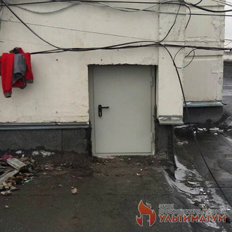 небольшой противопожарный люк
